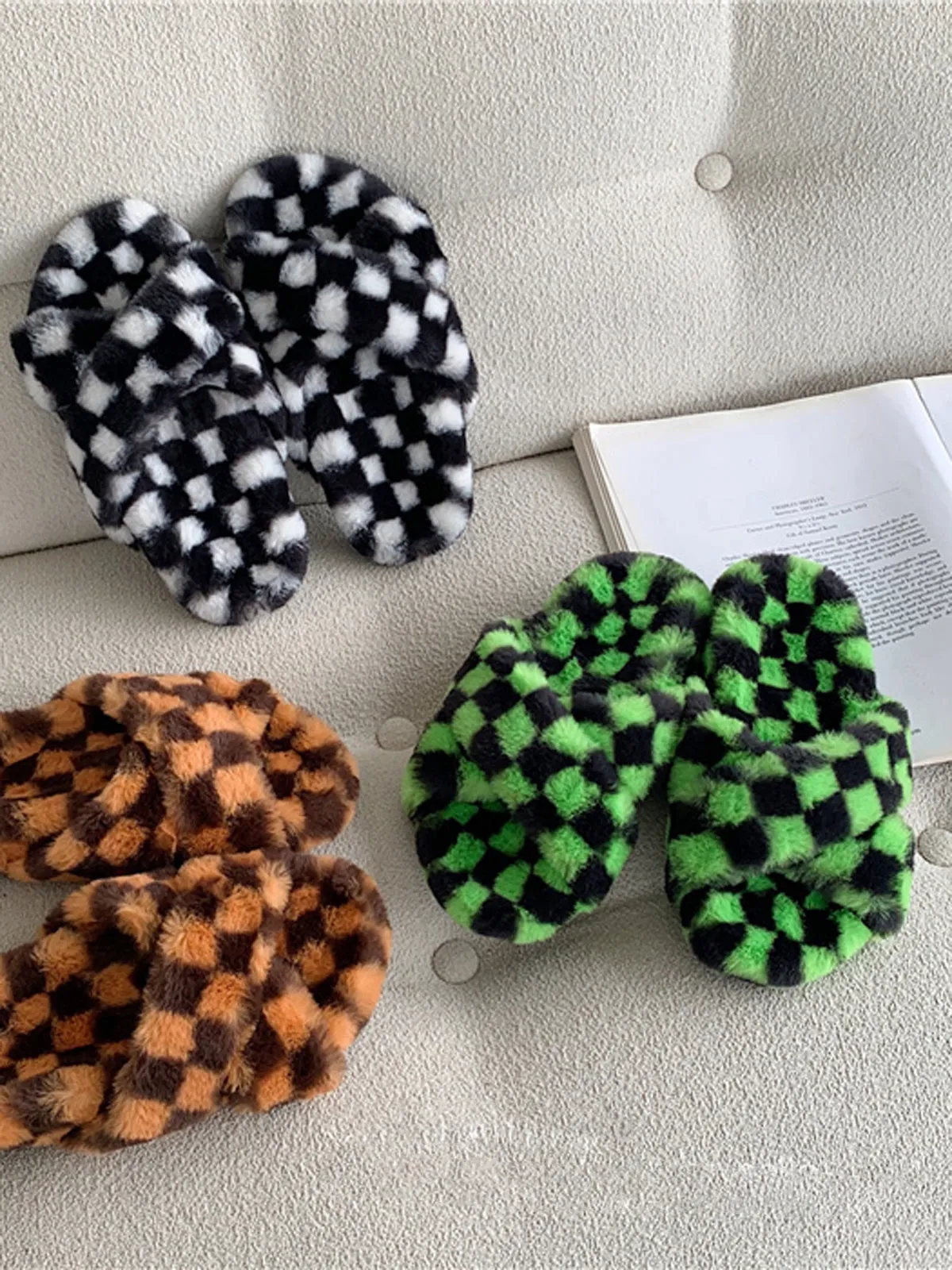 Checkerboard Print Plush Slippers -Green