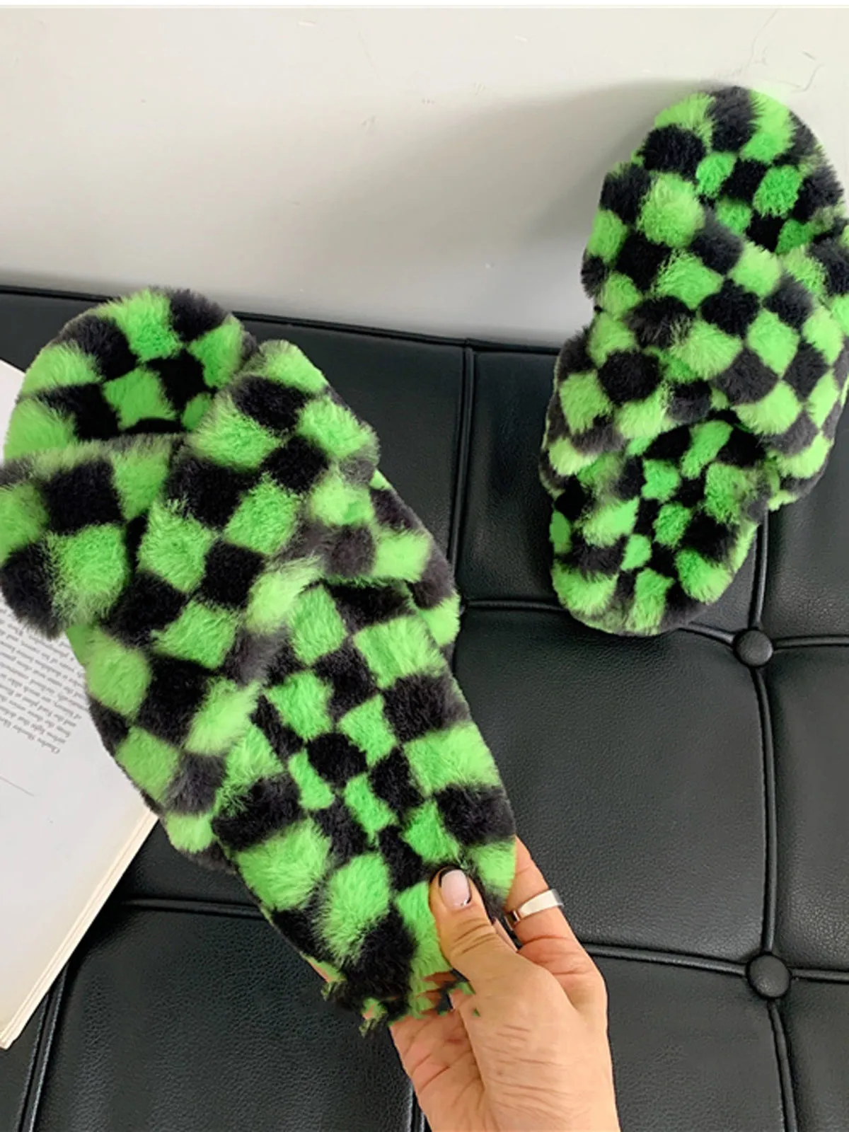 Checkerboard Print Plush Slippers -Green